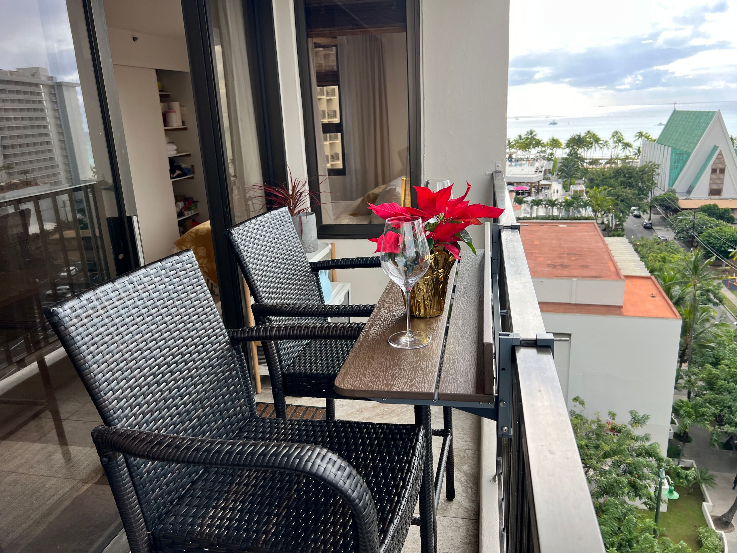 Gorgeous Waikiki Condo! - Image 23
