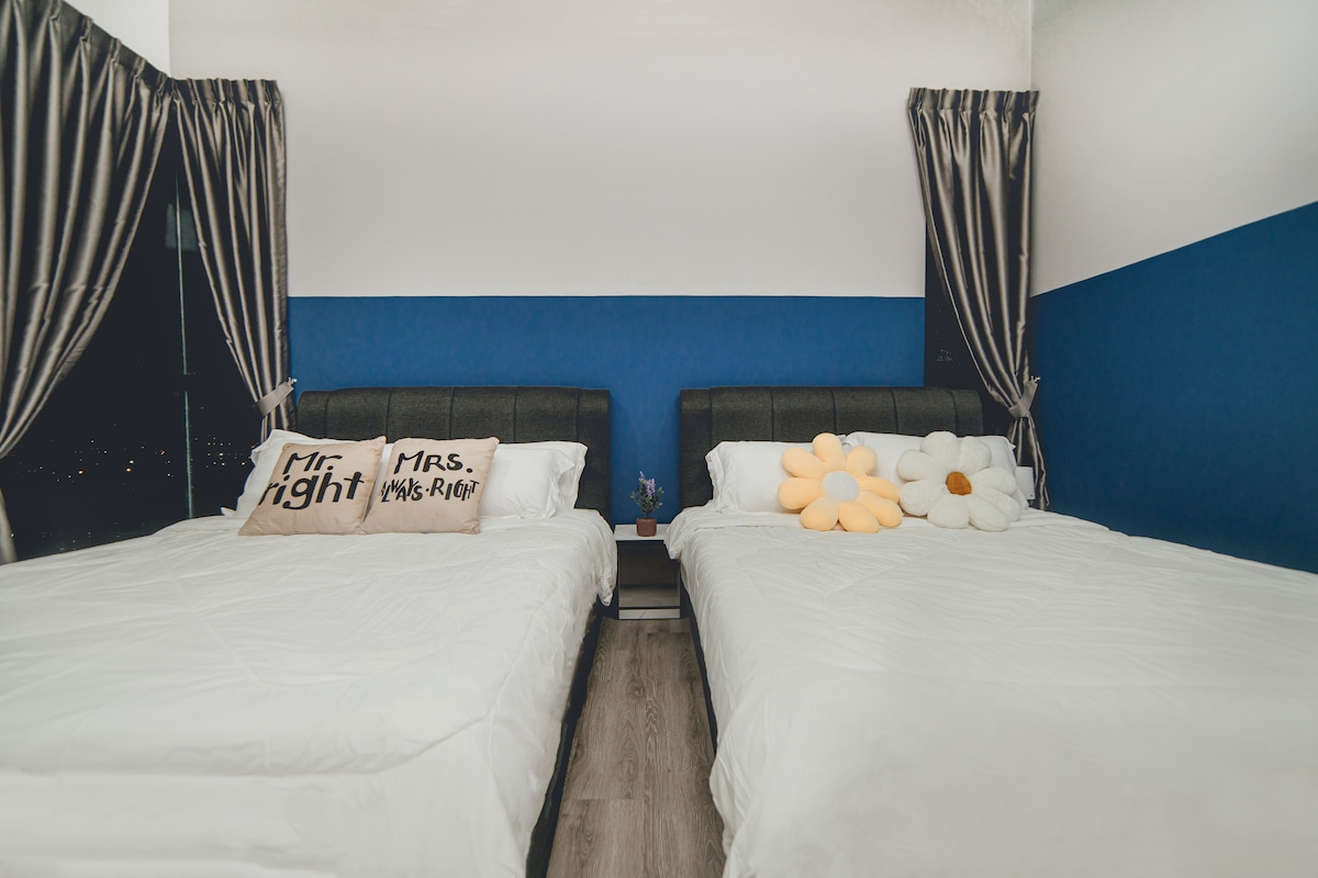 חדר שינה ראשי עם 2 מיטות קווין סייז