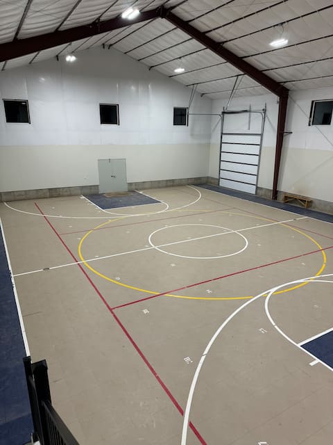 Family Retreat: Cabin + Lodge + Sportscourt