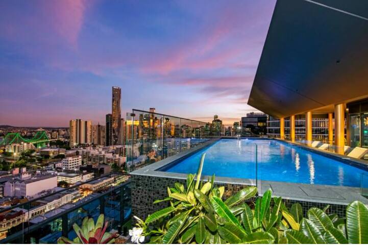 Family Friendly 3 Bedroom Apt w Car Park gallery image 5