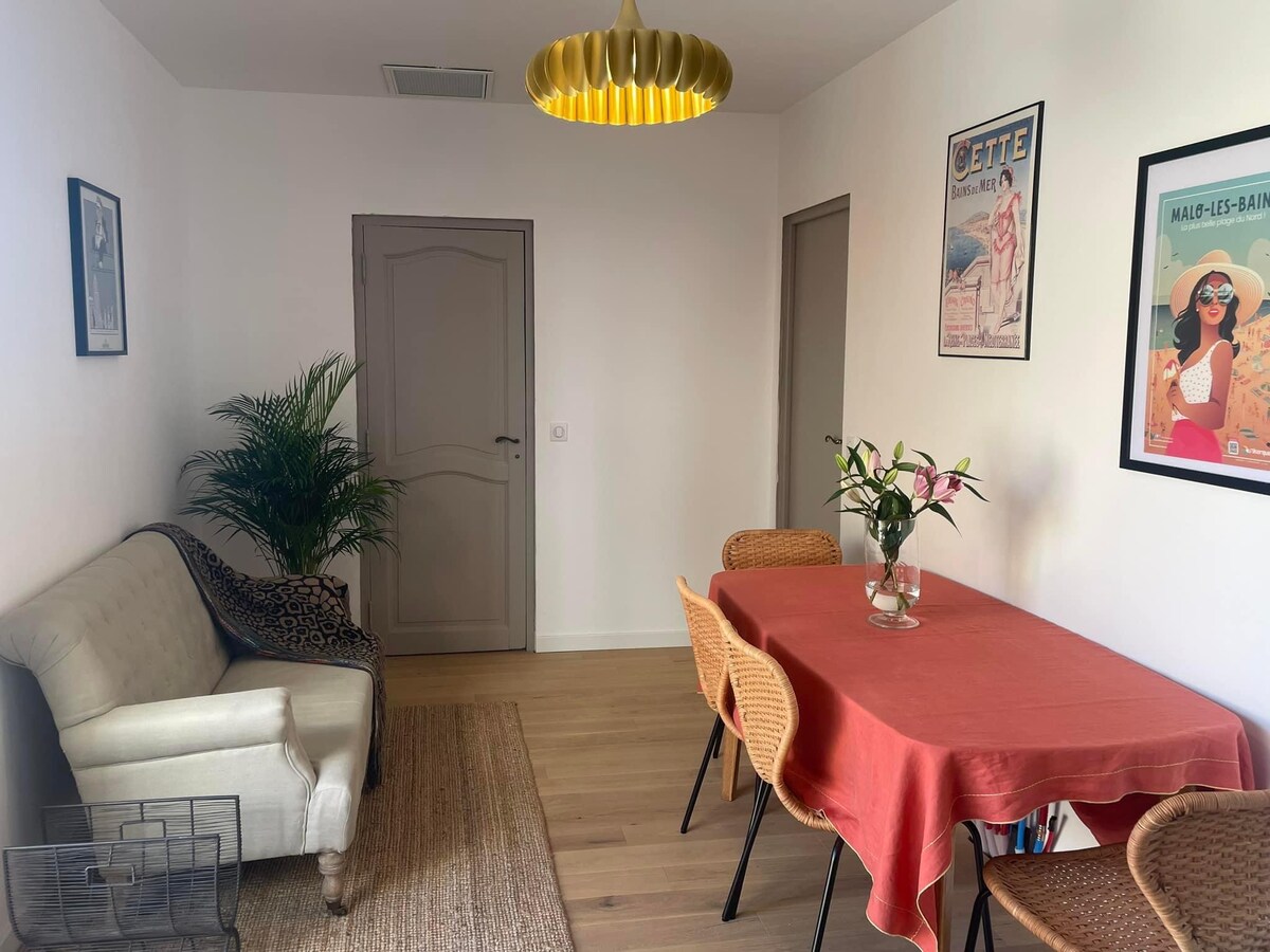 Top performing Airbnb: Guest apartment, air-conditioned, terrace, parking in Sète