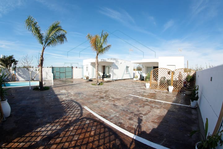 Tu casa en Chiclana managed Airbnb listing 1