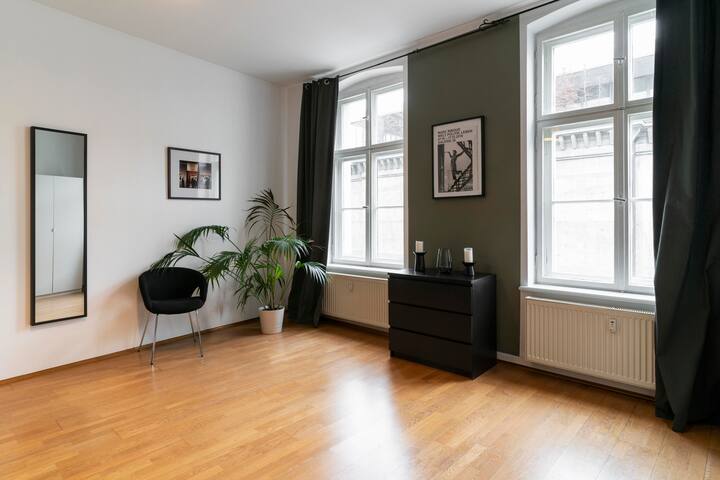 Charming apartment, BEST location gallery image 5