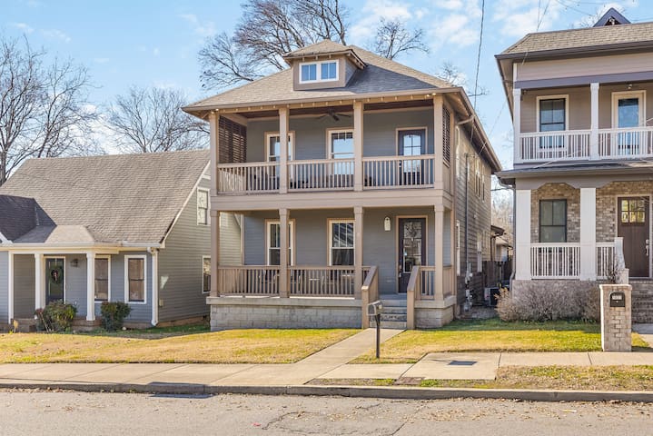Walk to Broadway & Germantown Large House w/ Patio gallery image 4