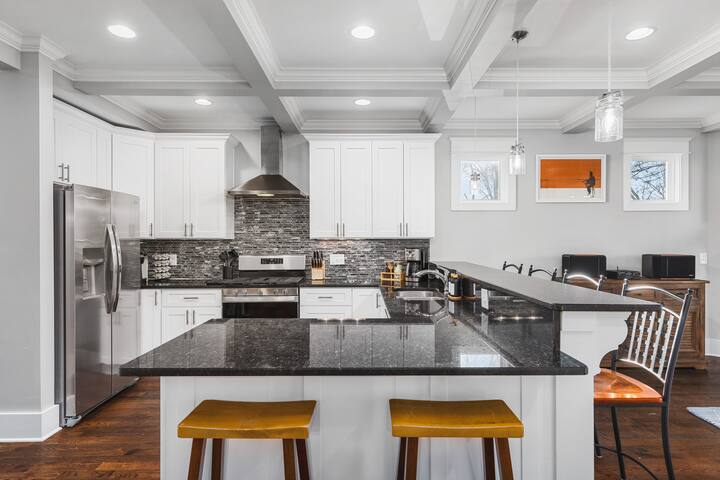 Walk to Broadway & Germantown Large House w/ Patio gallery image 3