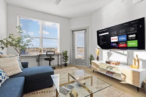 Lux 1BR Downtown Oasis Pool/Gym/Parking
