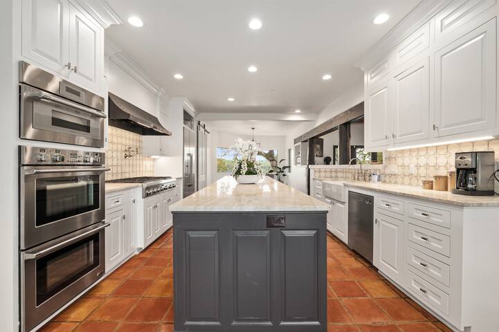 Overlook Oasis-Stunning Views-Pool and Spa! gallery image 4