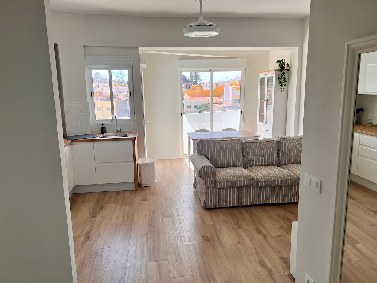 Top Airbnb: Bright flat with views and large rooftop in Gáldar à Gáldar