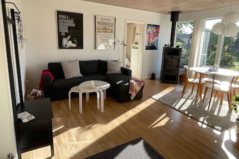 Top Airbnb: Cozy and central apartment with its own outdoor area. in Region Sjælland