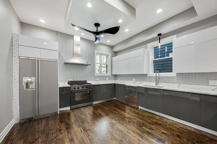 Stylish 6BR Oasis w/Private Coach House & Garage!