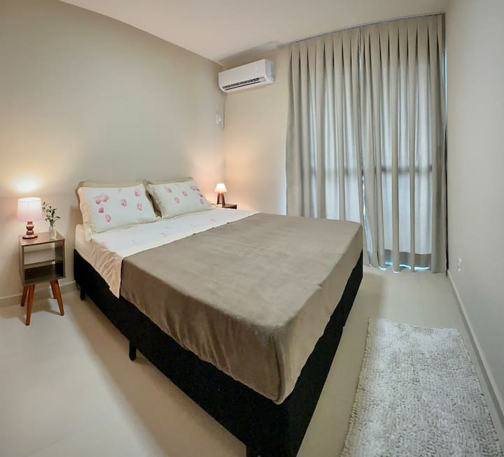 Апартамент с балкон. Сутрешно слънце