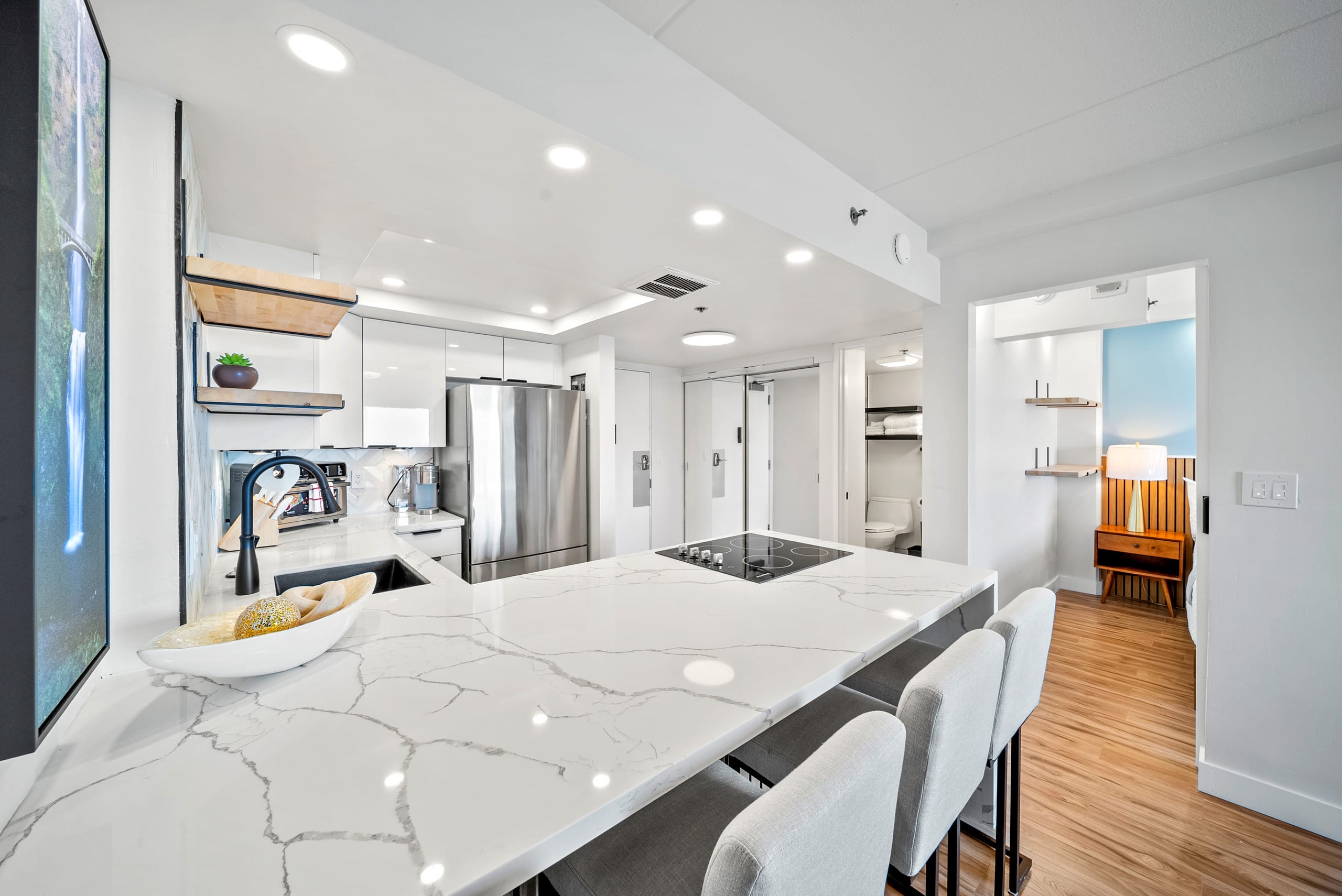 Renovated Ocean View 1 bdrm Unit @ the Ilikai - Image 2