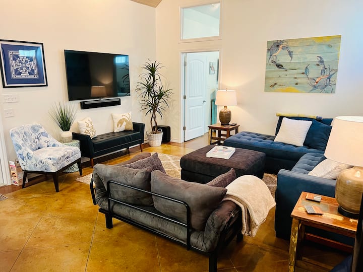 Welcome to the cozy open living area at the Blue Crab Shack! 