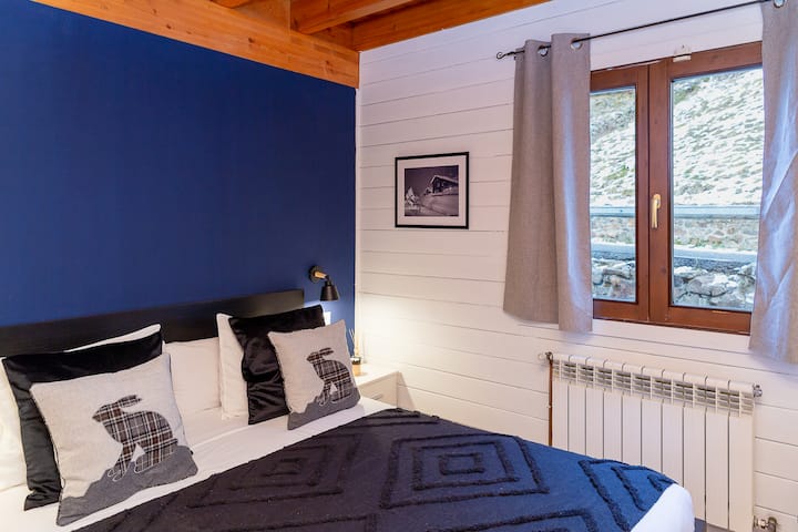 "Such a beautiful place over looking the river , all the amenities, super clean and even covered parking ! . We had such a great stay in this cozy apartment,  (...)"

- Alewyn ★★★★★ 
