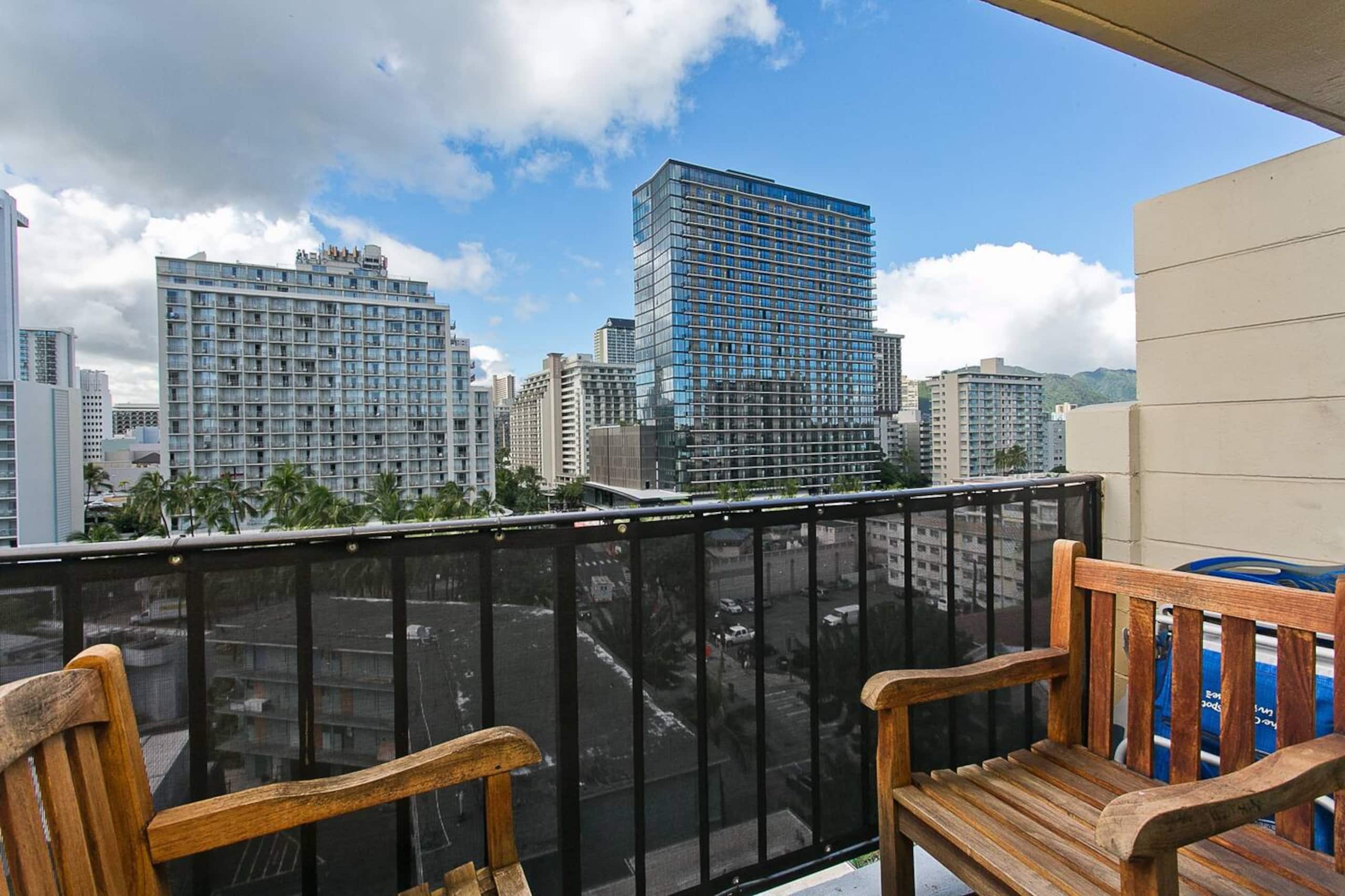 Bamboo 1005 Central Waikiki Queen Studio,Pool,AC - Image 6