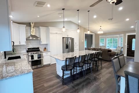 Heise Gathering Place sleeps 28+