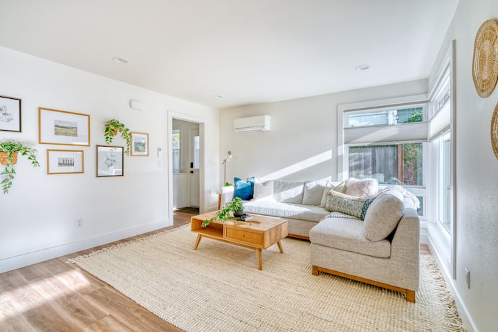 Kerns Neighborhood Two Story - ポートランド, OR