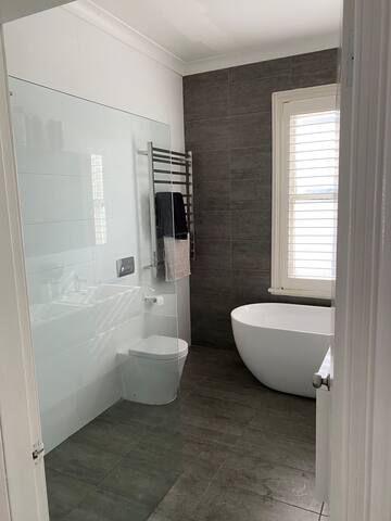 Coastal Haven near Bronte Beach gallery image 4