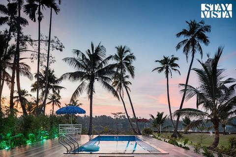 Aqua Vista 2BHK w/Private Pool & River View @Kochi
