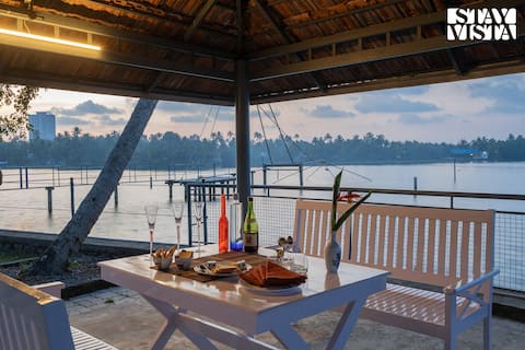 Aqua Vista 2BHK w/ Pvt Pool and Amazing View-Kochi