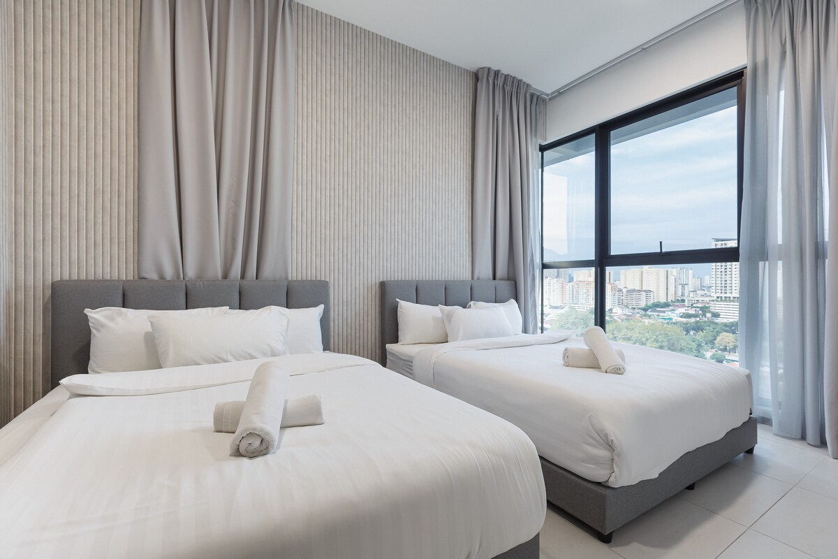 غرفة نوم حديثة بسريرين كبيرين، تتسع لما يصل إلى 4 ضيوف.