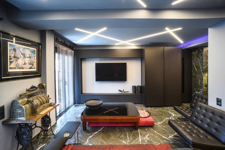 Luxury apt for Friends & Family, at Mitropoleos gallery image 2