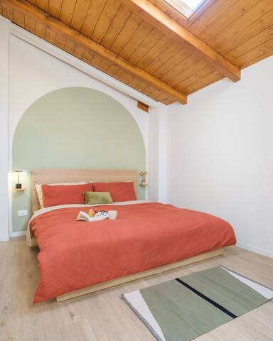 Vintage Garden Home | Steps from Piazza Maggiore gallery image 3