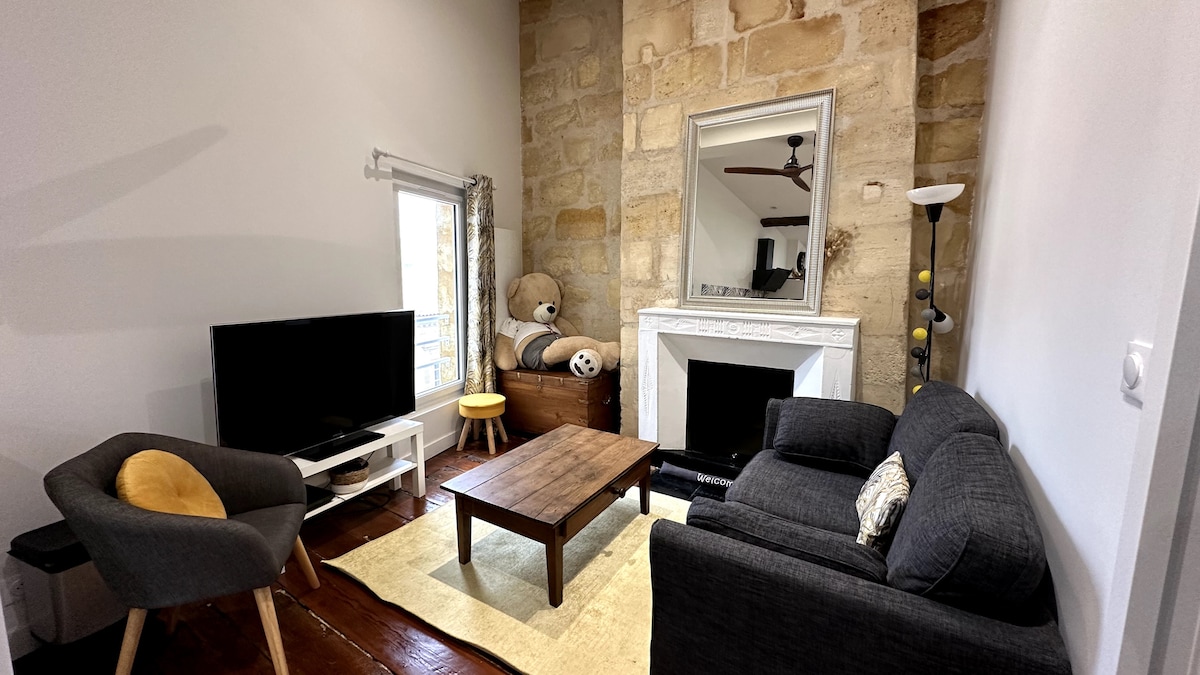 Popular Airbnb listing: Notre-Dame - In the heart of Chartrons in Chartrons Grand Parc Jardin Public