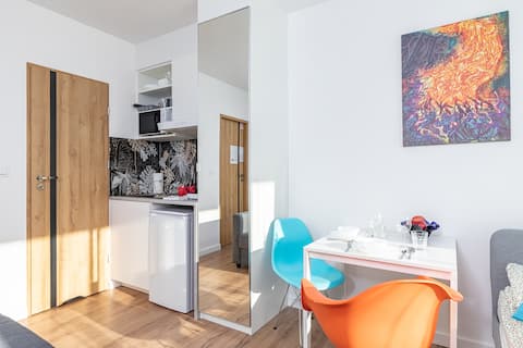 Top performing Airbnb: Habicha 7D SuperApart | Near PKP & Factory Ursus in Ursus