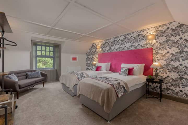 Спалня 3 във фермерска къща


Всички легла могат да бъдат оправени като двойни или суперкинг.  

4 разтегателни легла Z (1/спалня) са на разположение при заявка. 

Заявките за конфигурация на леглата трябва да бъдат направени 2 седмици предварително. Благодарим ви

С най - добри пожелания 
Рейчъл 
rachelsfarm.com





