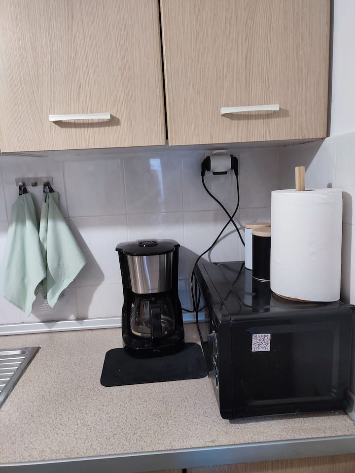Modern Urban Host With Private Courtyard - Thessaloniki Airport Makedonia (SKG)