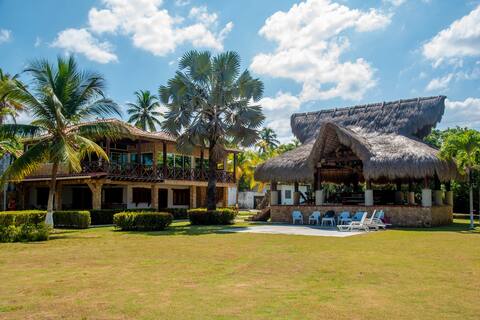 Spacious Beachfront Coveñas Cabin with Ac Air