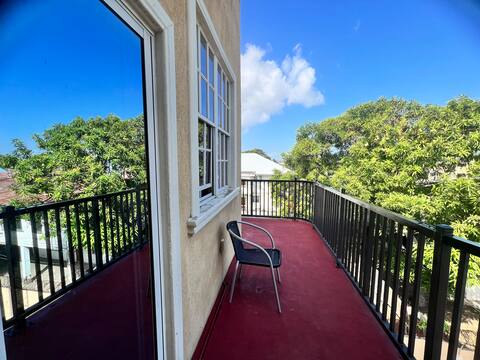 Top Floor with views De Carrton