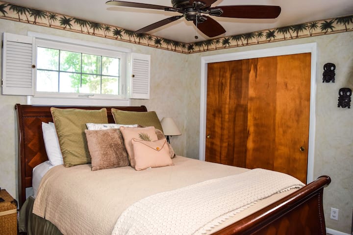 Функционални щори затварят за уединение или отворени, за да пропуснат слънцето