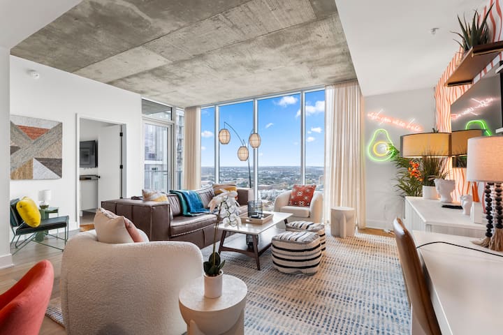 Lux Penthouse in the heart of Rainey