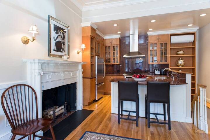 Large 2 BR|2 BA + Patio in Back Bay gallery image 4