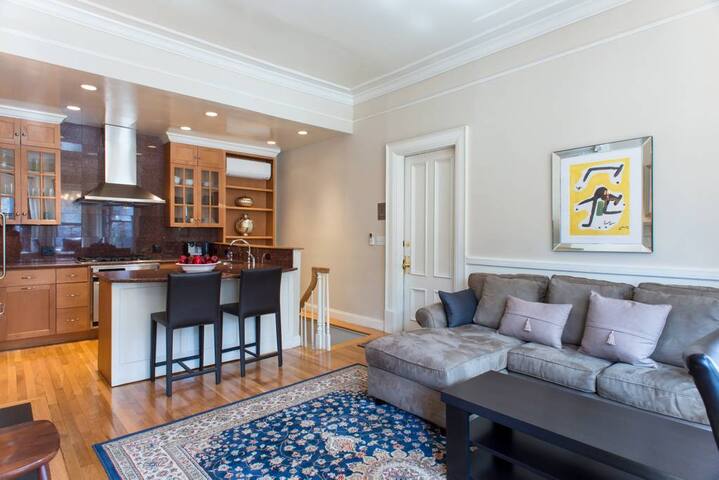 Large 2 BR|2 BA + Patio in Back Bay gallery image 5