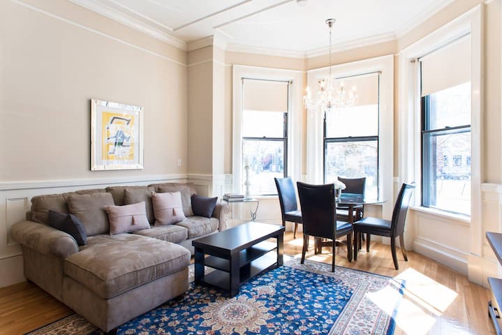 Large 2 BR|2 BA + Patio in Back Bay