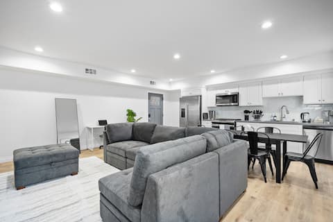 Stylish New home near DTLA, Disneyland, SOFI
