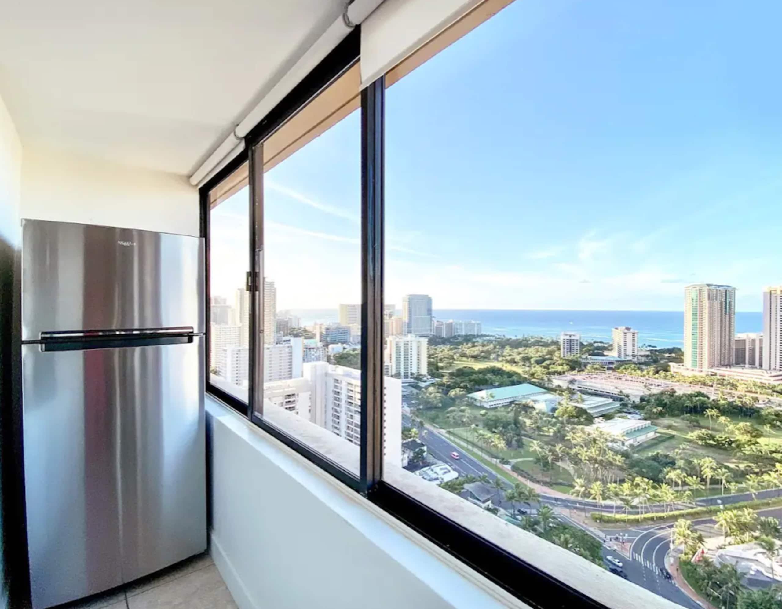 35th floor Cozy Studio / Ocean Views / 3502A - Image 3