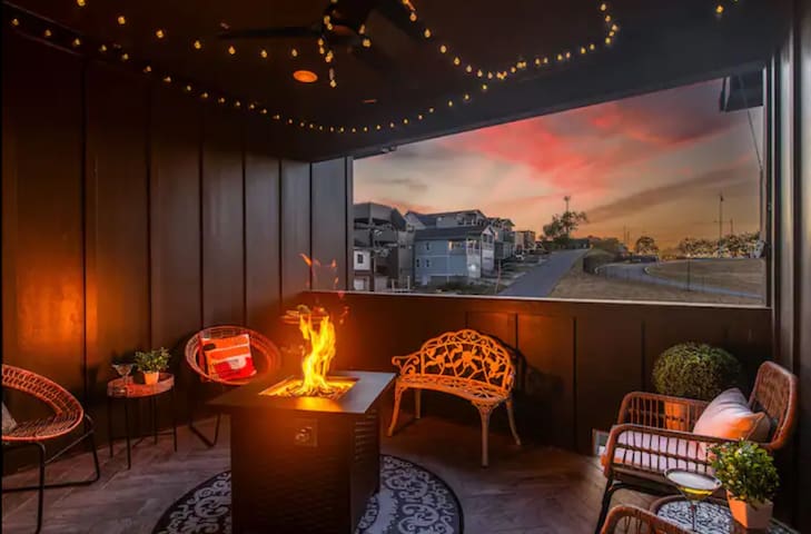 Garage Patio FirePit – Walk to Coffee, Restaurants gallery image 3