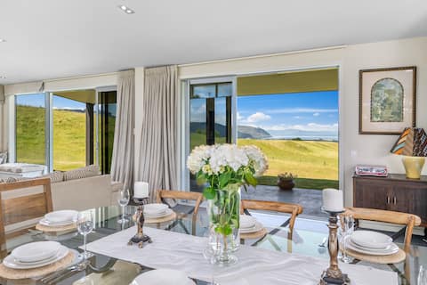 Hepina Heights Retreat - Lake Views & Spa Pool