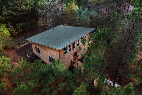 Romantic Escape in the Treetops w/ Outdoor Shower
