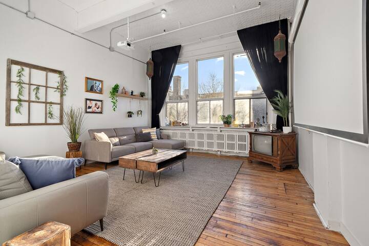 Boho Loft Adventure w/Cinema gallery image 3