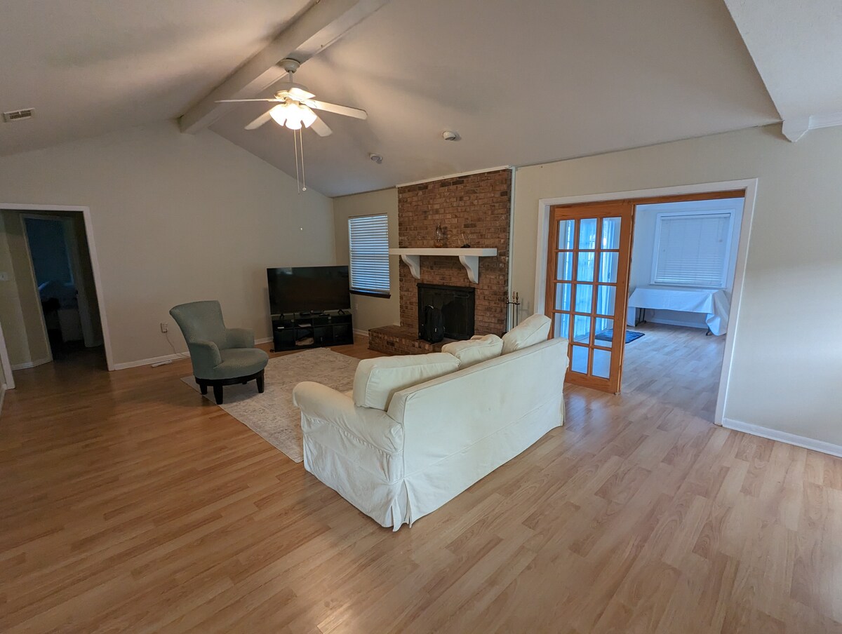 Living room with sofa (with bed) and entertainment setup
