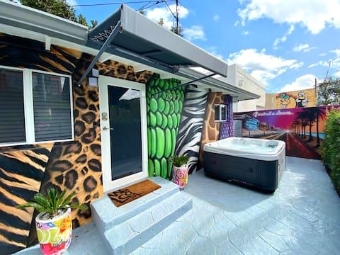 Top Airbnb: |Unique Miami Art Escape| HotTub+Arcade+Murals in Old San Juan