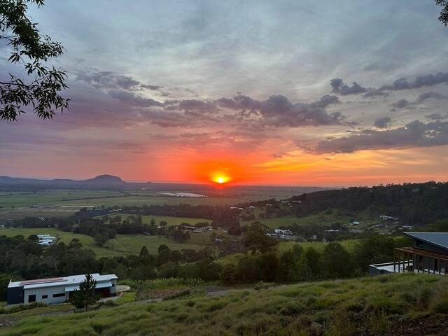 Poolside Picasso – A Luxurious Hinterland Escape gallery image 5