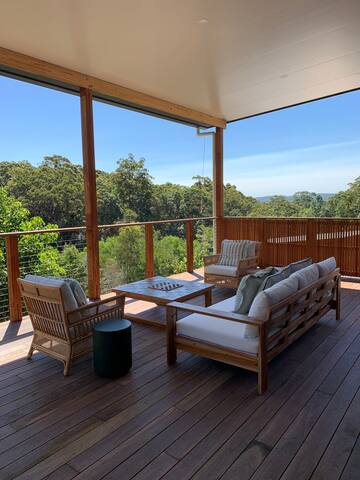 Poolside Picasso – A Luxurious Hinterland Escape gallery image 3