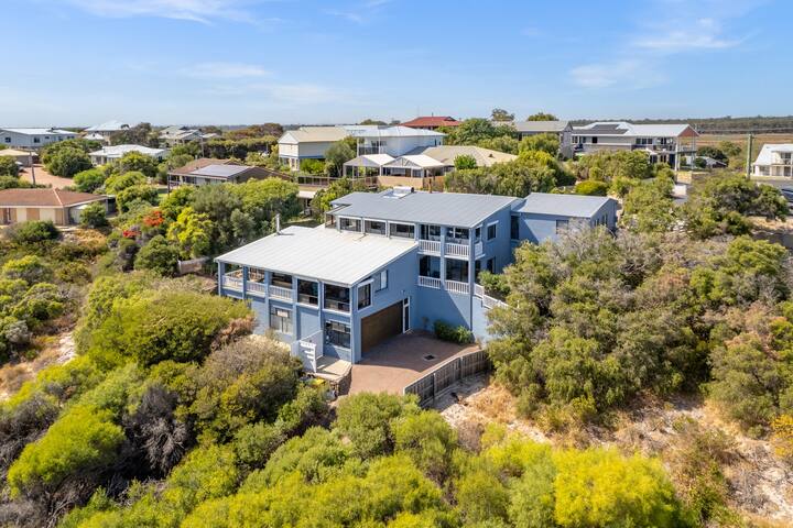 Beachfront Villa by Peppy Beach Retreats® gallery image 2