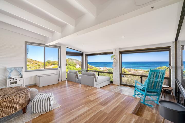 Beachfront Villa by Peppy Beach Retreats® gallery image 3